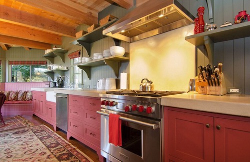 Point Reyes Station House | Romantic Lodge in Point Reyes-Inverness: Picturesque Retreat
