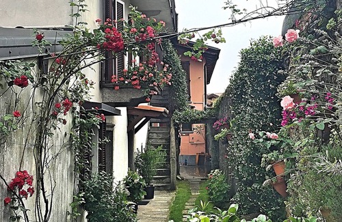 Pallanza Apartment | Romantic loft in the center of Suna, 5 min from the beach