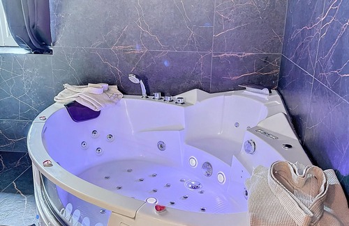 Valbenoite - Le Bernay - Valfuret Apartment | Romantic loft with private Jacuzzi