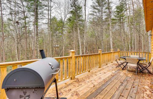 Murphy House | Romantic Log Cabin in the Smokies with Fire Pit!