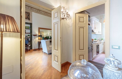Lucca Historical Center Apartment | Romantic LUCCA apartment With View Over a Church