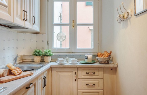 Lucca Historical Center Apartment | Romantic LUCCA apartment With View Over a Church