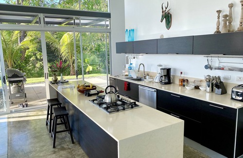 Ballena House | Romantic Luxurious Ocean View 5 Acre Rainforest Estate/Wildlife/Trail/Concierge!