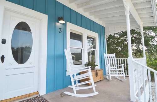 Canyon Lake Cottage | Romantic, Luxury 1B/1B Stay on 100+ Acre Ranch