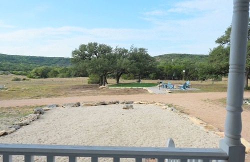 Canyon Lake Cottage | Romantic, Luxury 1B/1B Stay on 100+ Acre Ranch