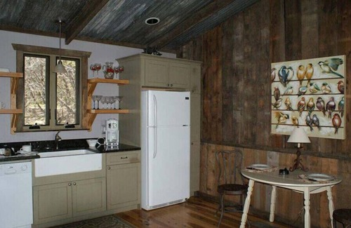 Wimberley Cabin | Romantic Luxury Cabin! Has it all Hot tub, Fireplace, Gorgeous Views!