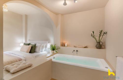 Kinosargous Apartment | Romantic Luxury Hideaway Near Acropolis with Jacuzzi