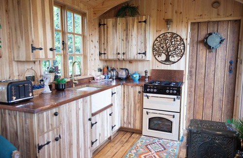 Windsor Cabin | Romantic Luxury Shepherd’s Hut (Wagon) near London & Windsor