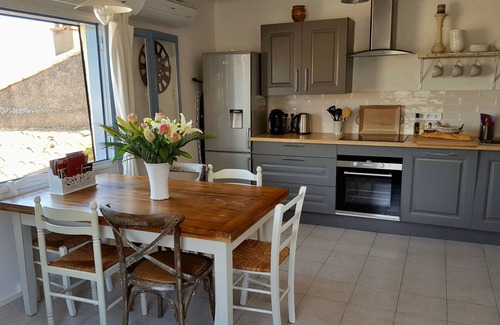 Meze Cottage | Romantic Maison de Pecheur, sparkling sea views