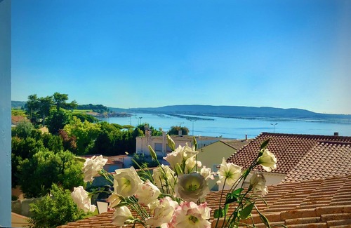 Meze Cottage | Romantic Maison de Pecheur, sparkling sea views