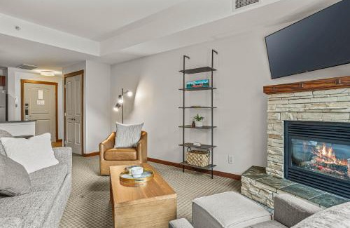 Canmore Apartment | Romantic Mountain Escape - Hot Tubs & Private Balcony! managed by Little Sister Getaways