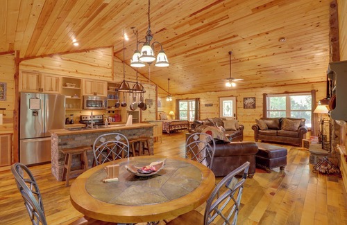 Mountain View Cabin | Romantic Mountain View Cabin Rental Near Downtown!