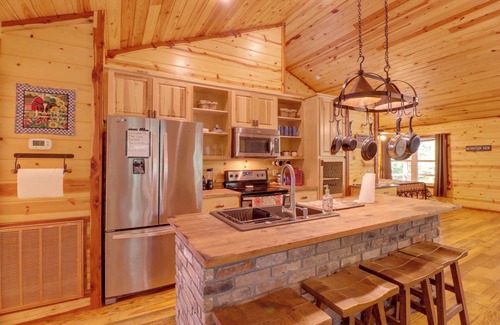 Mountain View Cabin | Romantic Mountain View Cabin Rental Near Downtown!