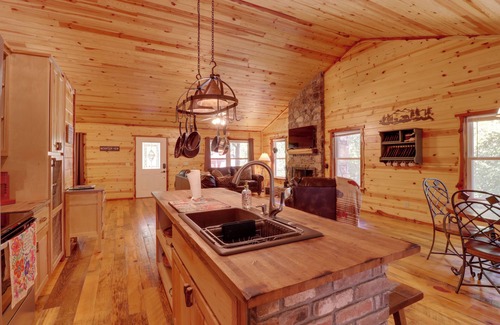 Mountain View Cabin | Romantic Mountain View Cabin Rental Near Downtown!
