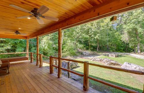 Mountain View House | Romantic Mountain View Cabin Rental Near Downtown!