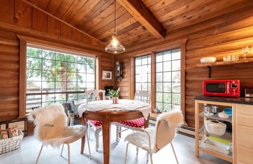 Suquamish Cabin | Romantic Nordic Log Cabin near Poulsbo and Bainbridge