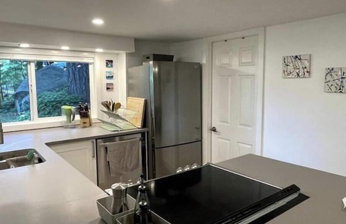 Bowen Island Apartment | Romantic Ocean Forest Retreat: Cozy Comfort & Adventure on Bowen Island!