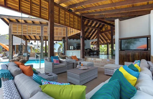 Placencia House | Romantic Oceanfront Bungalow with King Bed & Dual Rain Showers