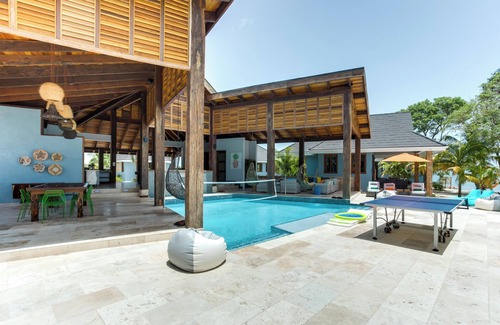 Placencia House | Romantic Oceanfront Bungalow with King Bed & Dual Rain Showers