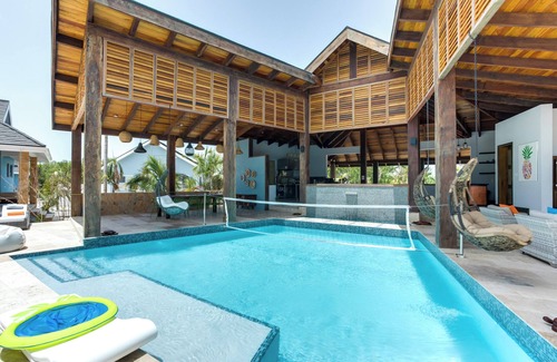 Placencia House | Romantic Oceanfront Bungalow with King Bed & Dual Rain Showers