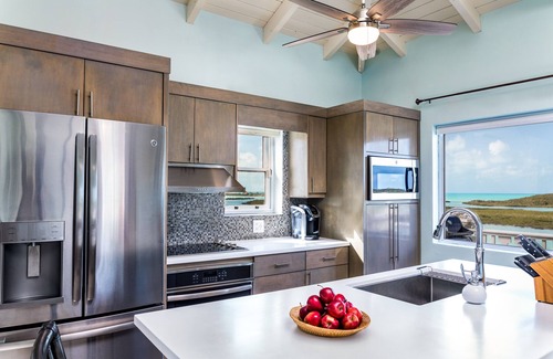 Ocean Point House | Romantic Oceanfront Cottage - Stunning Ocean and Sunset Views!