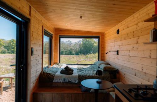 Upper Dicker Apartment | Romantic Offgrid Tiny Home Ft Beachy Head Hike