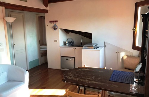 Cannaregio Apartment | Romantic "on the roof", view of a little canale
