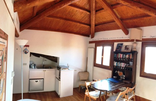 Cannaregio Apartment | Romantic "on the roof", view of a little canale