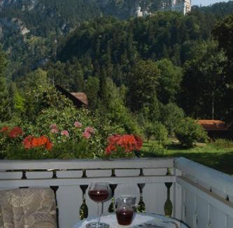 Hohenschwangau Bed & Breakfast | Romantic-Pension Albrecht - Villa next to UNESCO World Heritage - since 1901