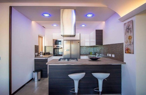 Victoria Apartment | ROMANTIC PENTHOUSE with Views.