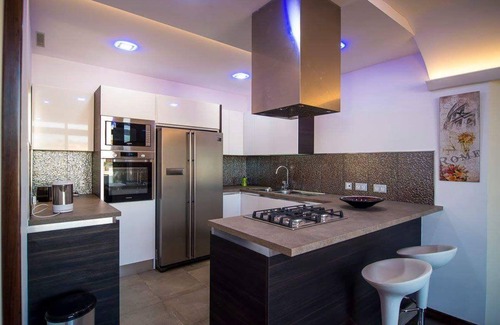 Victoria Apartment | ROMANTIC PENTHOUSE with Views.