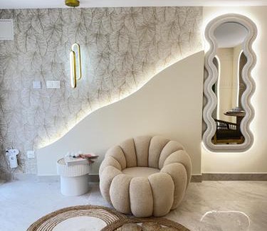 Tremblay-en-France Apartment | Romantic Private Spa Suite - Casacocoonspa - Love room