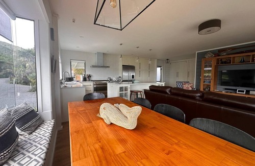 Whangarei Heads House | Romantic private getaway with spectacular views and direct beach access