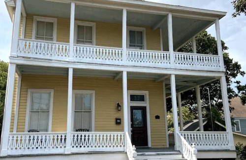 Downtown House | Romantic Private Guest Suite