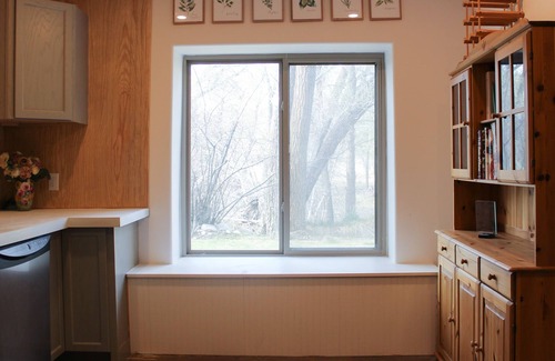 Buena Vista House | Romantic Private Space for Couple's Getaway w/Hot Tub