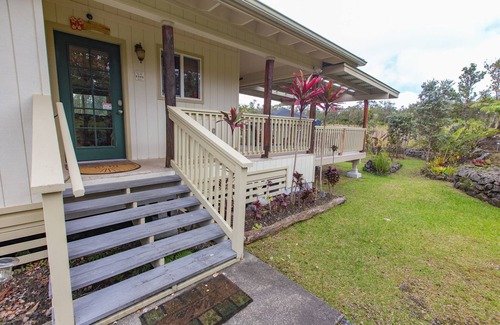 Royal Hawaiian Estates Cottage | Romantic Rainforest Retreat near Hawaii Volcanoes National Park