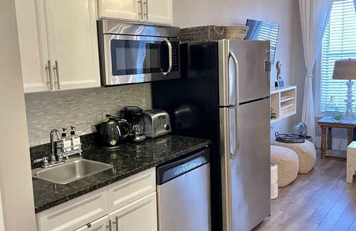 Seacrest Beach Apartment | ROMANTIC RETREAT, Great Location, King bed , Wifi, Deeded beach access