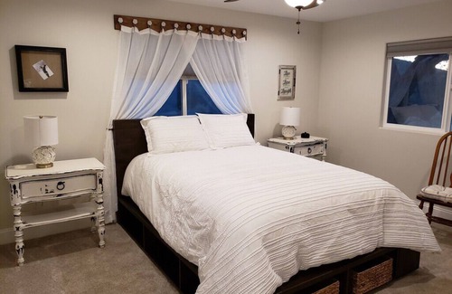 Descanso House | Romantic Retreat/private fishing lake and tennis court near Julian