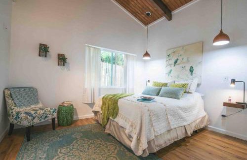 Ohia Estates House | Romantic Retreat, Relax at Hot-tub, Indoor & Outdoor shower, firepit, 5 min to Hawaii Volcano park