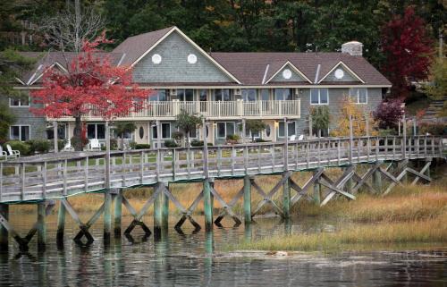 Edgecomb Apartment | Romantic riverside Sheepscot Harbour Studio #308