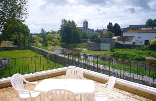 Callan House | Romantic Riverside Town House On the Banks of King's River