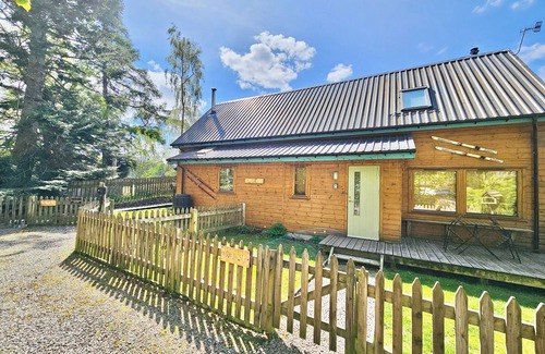 Newtonmore Cabin | Romantic Rolltop bath & cosy woodburning-stove - Baltinna West Lodge, Newtonmore.