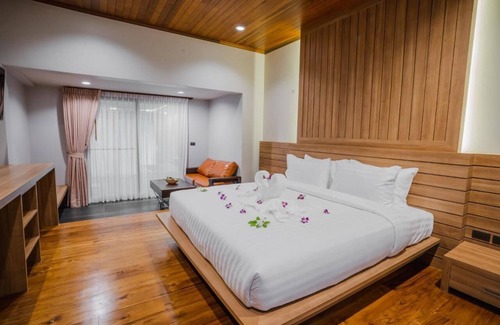 Talat Nuea Resort | Romantic Room with Private Plunge Pool/Located in Siray Bay 5 Minto Phuket Town
