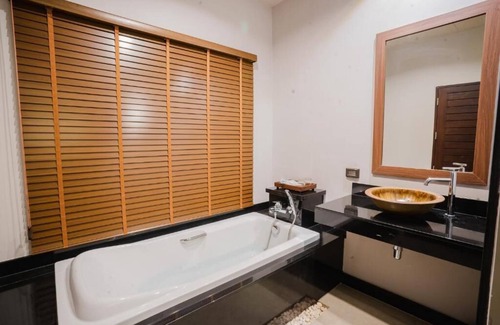 Talat Nuea Resort | Romantic Room with Private Plunge Pool/Located in Siray Bay 5 Minto Phuket Town
