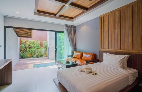 Talat Nuea Resort | Romantic Room with Private Plunge Pool/Located in Siray Bay 5 Minto Phuket Town