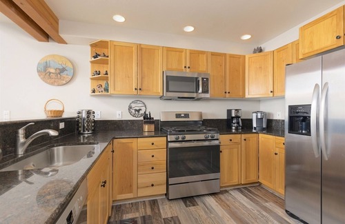 Saddle Ridge House | Romantic Saddle Ridge- Ski-in/out w/2 King Suites, 2 Fireplaces, Hot Tub, Views