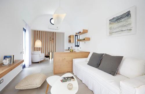 Exo Gialos Villa | Romantic Santorini Getaway Villa Ammos 1 Bedroom Private Outdoor Pool & Beautiful Views Exo Gialos