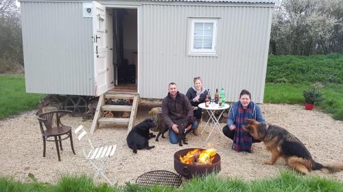 Trowbridge Ski Chalet | Romantic secluded Shepherd Hut Hares Rest
