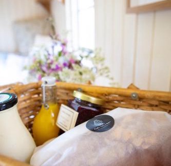 Trowbridge Ski Chalet | Romantic secluded Shepherd Hut Hares Rest