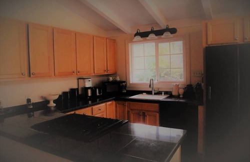 Glen Ellen Cottage | Romantic Sonoma Creek Cottage With Pool & Spa